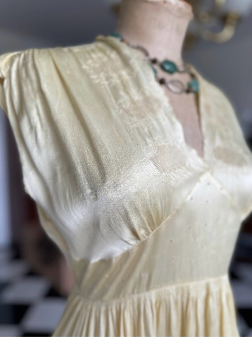 Antique Vintage Elegant 1940’s Cream Yellow V-Neck Maxi Silk Slip Dress - Picture 4 of 10